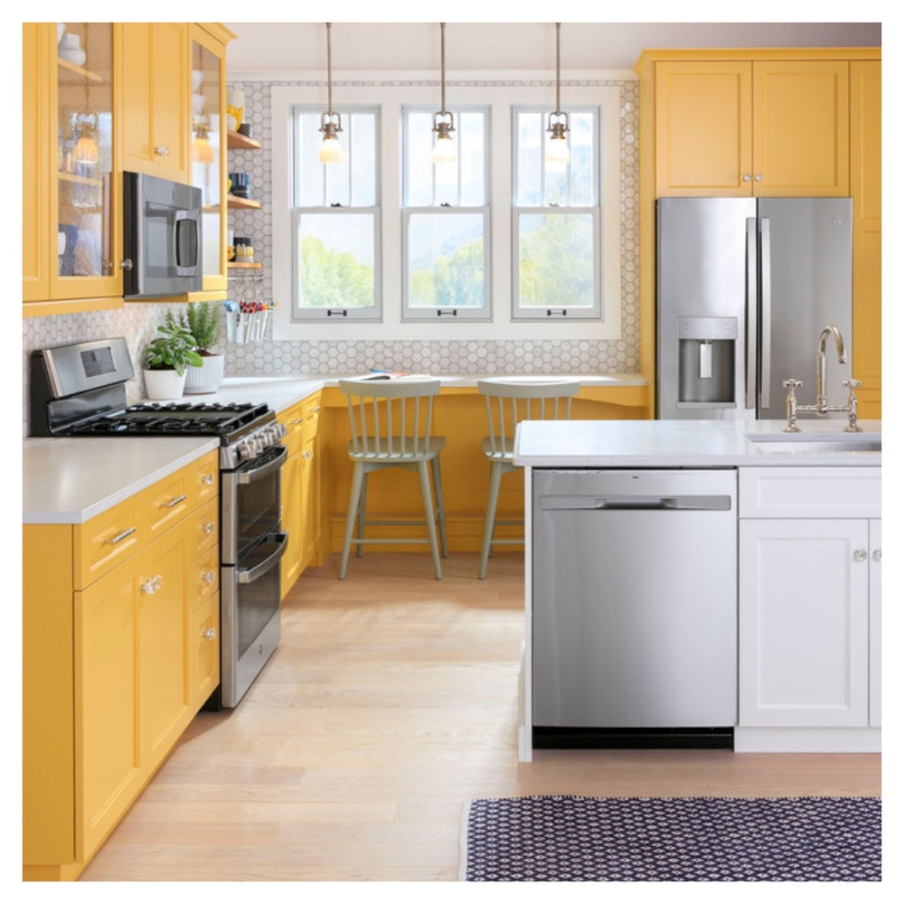 GE-JVM6175YKFS-Sunny Yellow Kitchen with Breakfast Nook