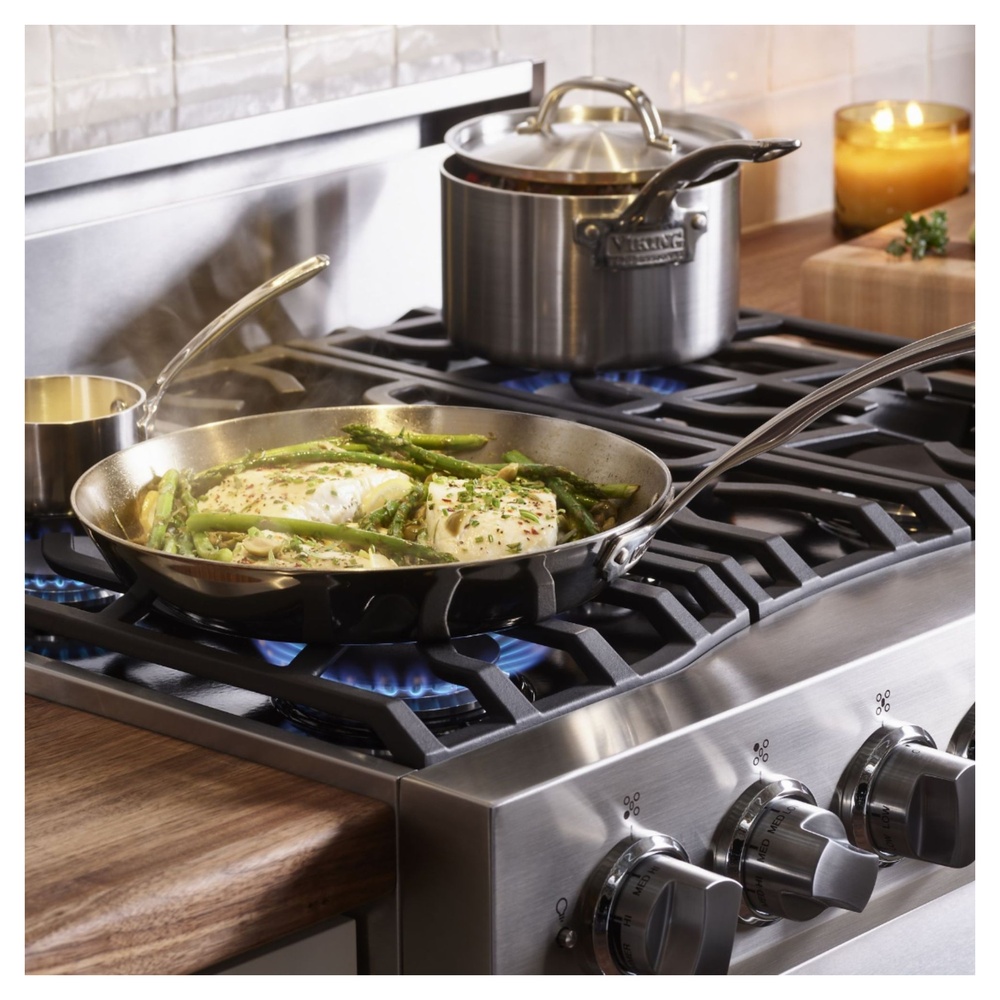 Viking-RVDR33025BCSLP-Cooking Space